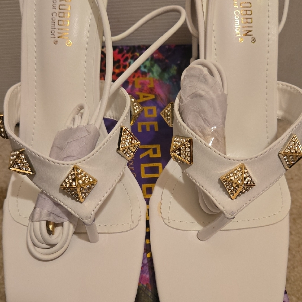 Cape Robbin White Heels with Gold Studs - Picture 4 of 8